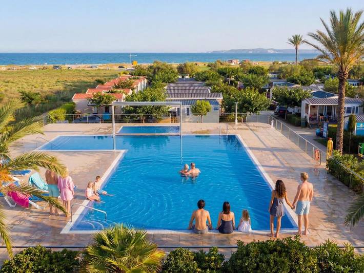 Camping para 5 personas, con jardín y piscina en Alt Empordà