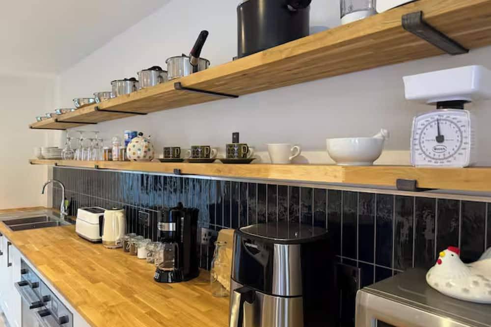 April Cottage - family sized home- pet friendly in Eastbourne, East Sussex