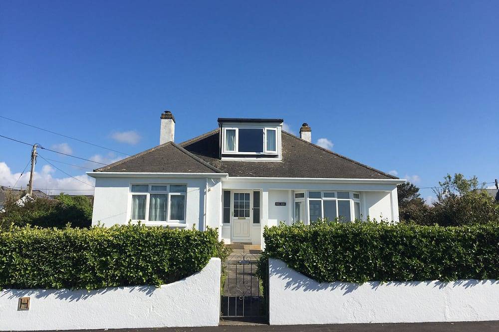 Hill Rise - Cottage In beautiful Trevone Bay, Near Padstow, North Cornwall in Trevone, Cornwall