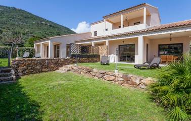 Gîte pour 8 personnes, avec jardin et terrasse, animaux acceptés à Vico