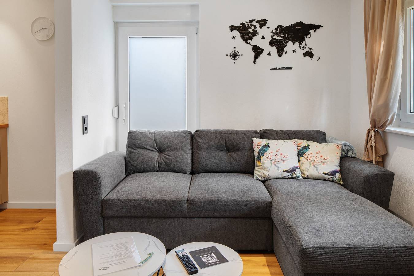 Entire apartment, Apartment 'Kaiserstuhlnest Am Rhein' with Private Terrace and Wi-Fi in Breisach am Rhein, High Black Forest