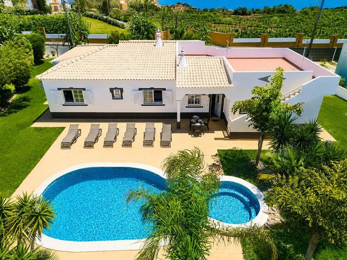 Casa Amendoeira Large Private Pool, WiFi in Guia, Faro Distrikt