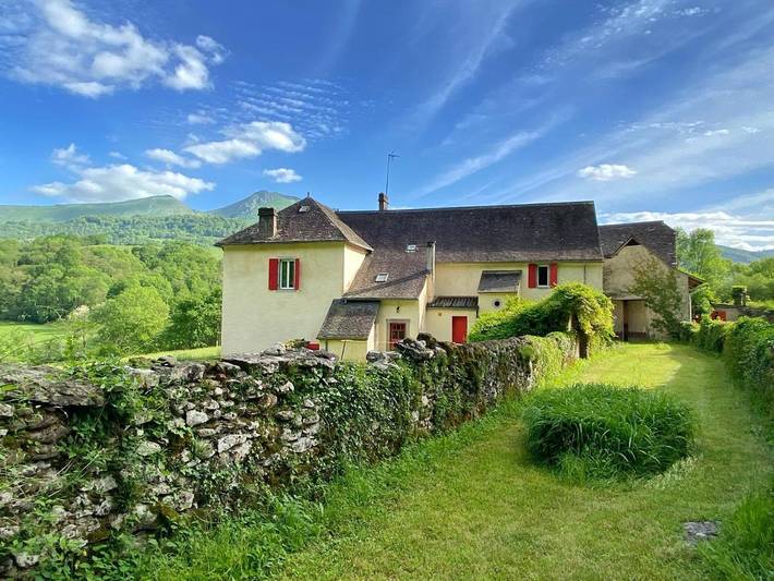 Location de vacances pour 11 personnes, avec Balcon ainsi que Jardin et Vue à Issor