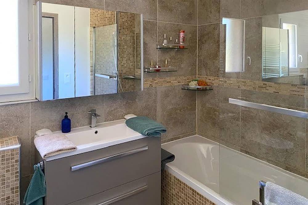 Pet friendly home in Regusse in Régusse, Brignoles region