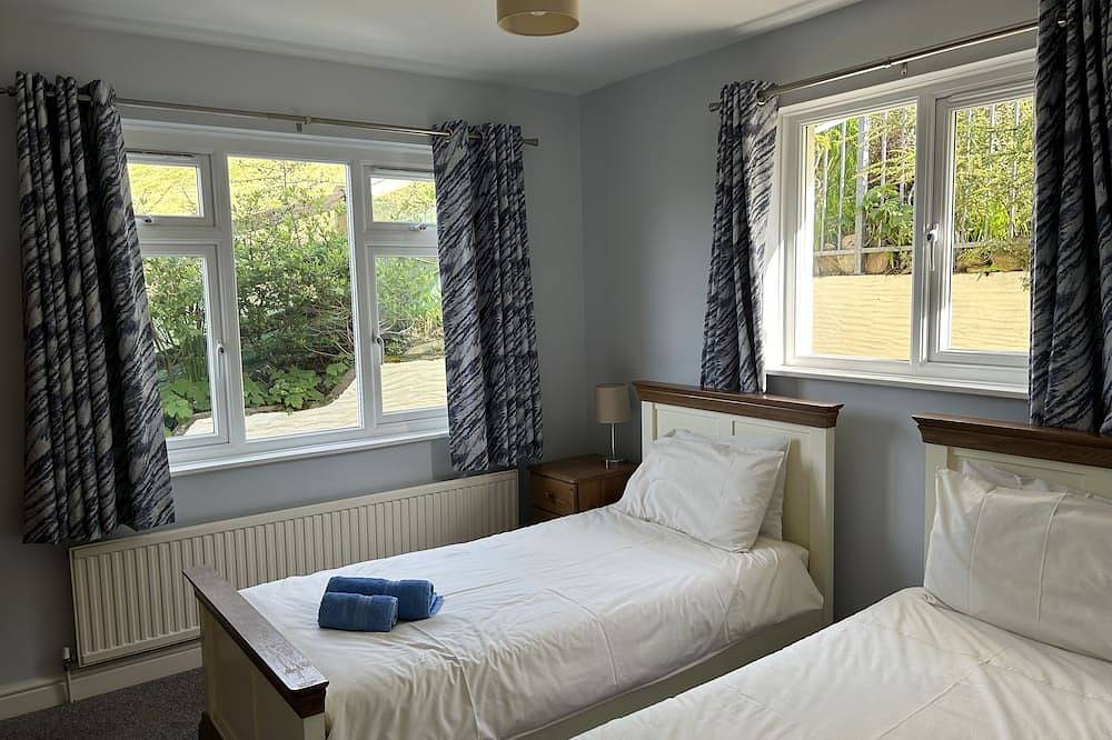 Modern 3 Bedroom Bungalow with Fantastic Views Over the Bay of Combe Martin in Combe Martin, Exmoor