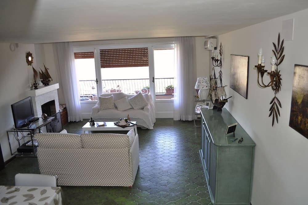 Entire apartment, Porto Santo Stefano: Apartment with terrace and splendid view of the port in Porto Santo Stefano, Grosseto Province