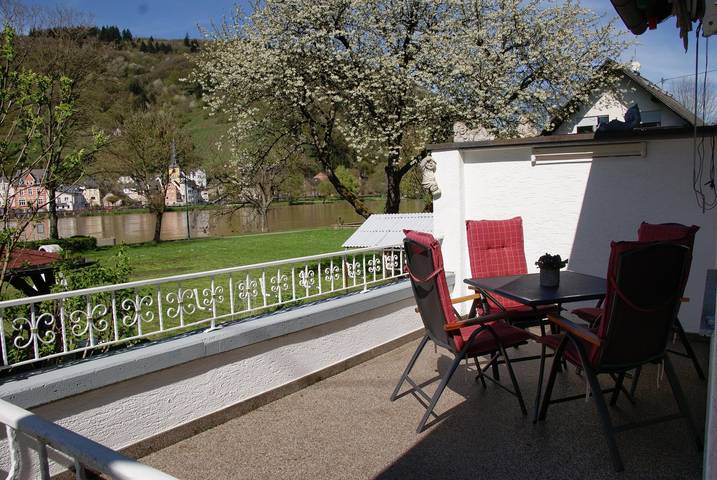 Ferienwohnung für 3 Personen, mit Terrasse und Garten in Bullay