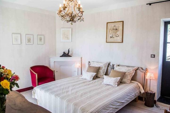 Chambre d’hôte pour 2 personnes, avec Terrasse ainsi que Jardin et Piscine
