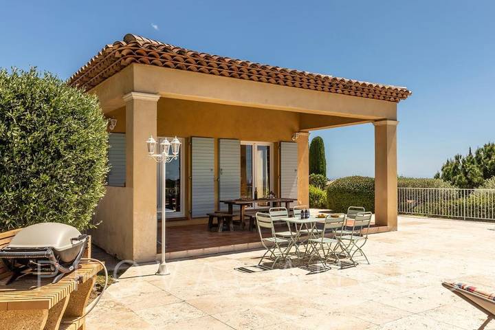 Schönes Ferienhaus mit Pool und Meerblick in Ollioules in Ollioules, Mittelmeerküste (Frankreich)