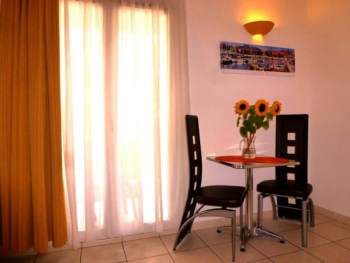 Gîte pour 2 personnes, avec piscine et jardin dans Plage Magnan - 3