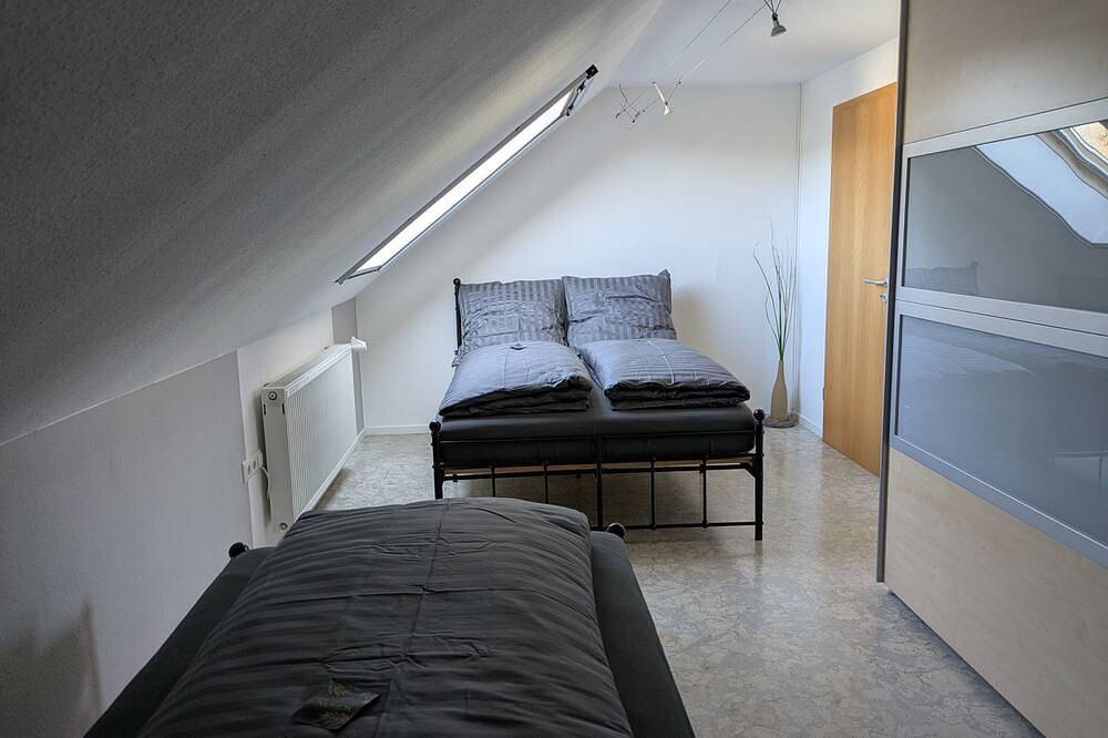 Ganze Wohnung, Ferienwohnung mit Relaxzone im Garten in Oberschwarzach, Fränkisches Weinland