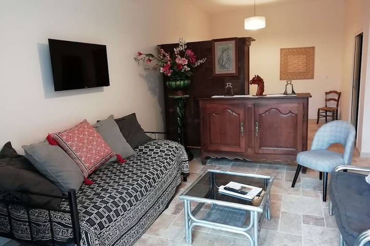 Chateau la Vidalle - Hermès, cottage with swimming pool in Vendres, Mediterranean Coast (France)