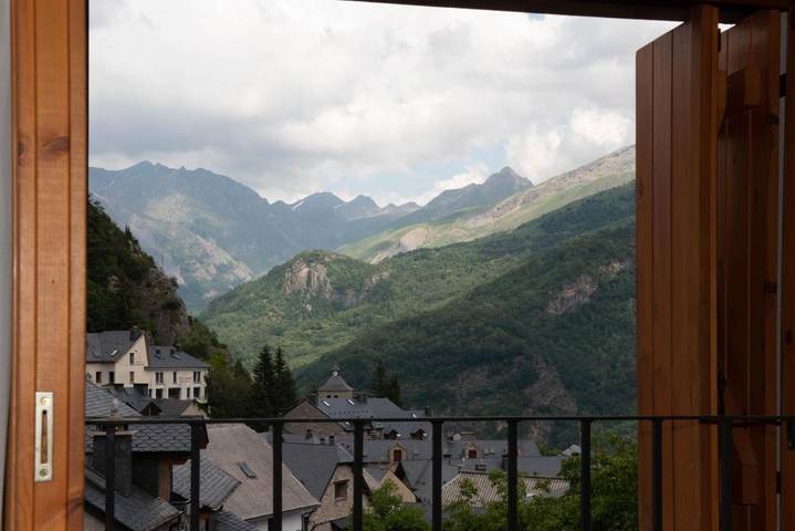 Apartamento para 8 personas, con Balcón y Vistas en Tramacastilla de Tena