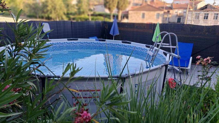 Location de vacances pour 8 personnes, avec Balcon et Terrasse ainsi que Jardin et Piscine dans Tabuaço