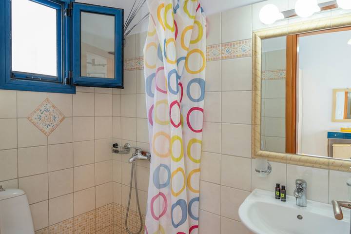 Estudio entero, Apartamento estudio 'Studios Ninemia Serifos 2' con vistas al mar, Wi-Fi y aire acondicionado. in Livadi, Serifos