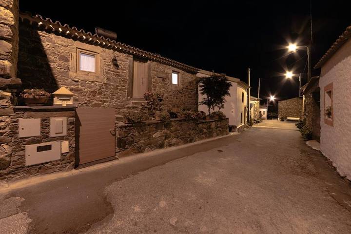 Maison de campagne pour 9 personnes, avec jardin et vue ainsi que vue sur le lac et piscine à Proença-a-Nova - 4