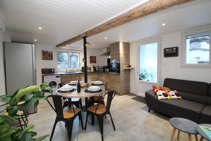 Gîte pour 5 personnes, avec jardin à Rochebrune