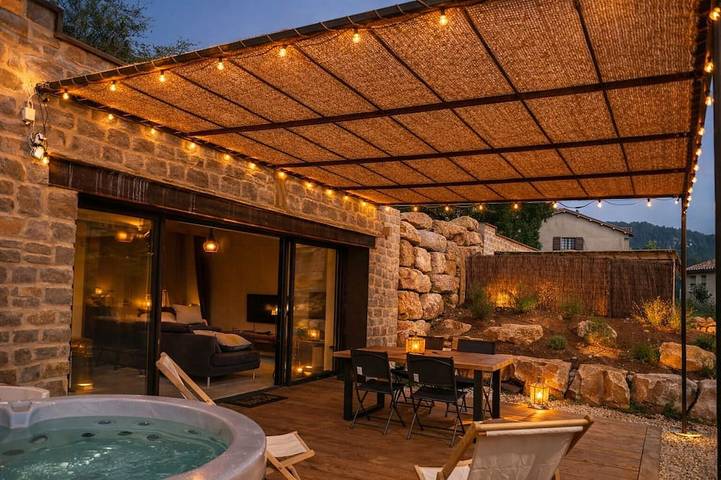 Location de vacances pour 4 personnes, avec jardin et jacuzzi, animaux acceptés dans Causse de Sauveterre