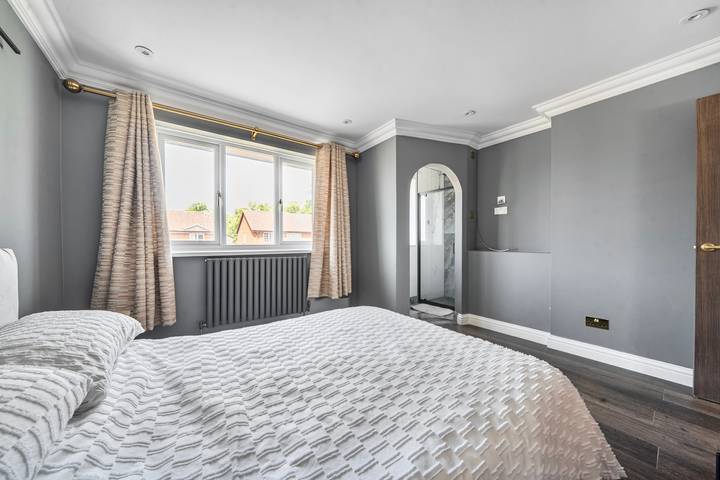 Aylesbury - Sleeps 6 - Parking - Central Location in Aylesbury, Chiltern Hills
