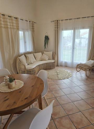 Gîte pour 4 personnes, avec terrasse dans Bac du sauvage