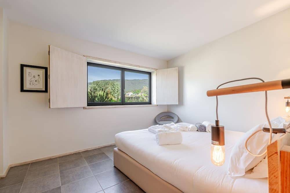 Stone by the Sea - Mountain & Beach Retreat w/Pool in Afife, Distrito de Viana do Castelo