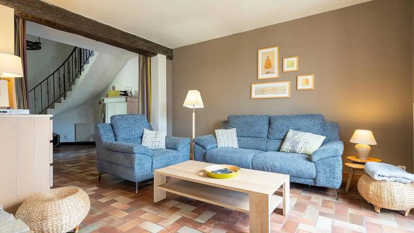 Location de vacances pour 8 personnes, avec jardin et piscine à Vieussan