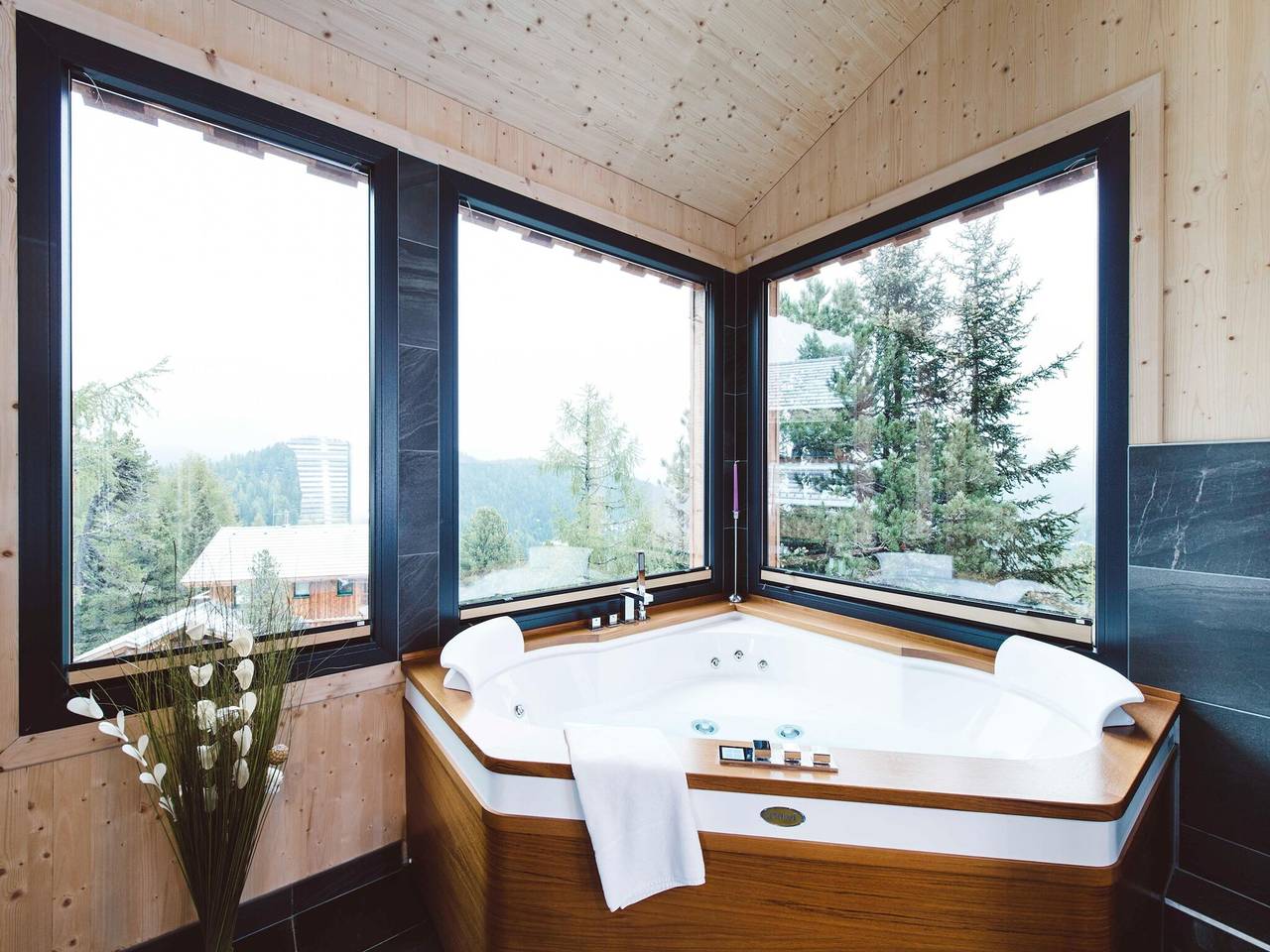 Chalet in Alps near Ski Slopes with Jacuzzi in Stadl-Predlitz, Turracher Höhe