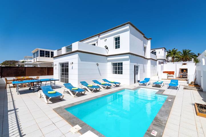 Villa for 8 people, with Garden in Puerto del Carmen Old Town