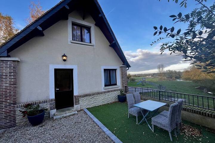 Gîte pour 4 personnes, avec terrasse et jardin