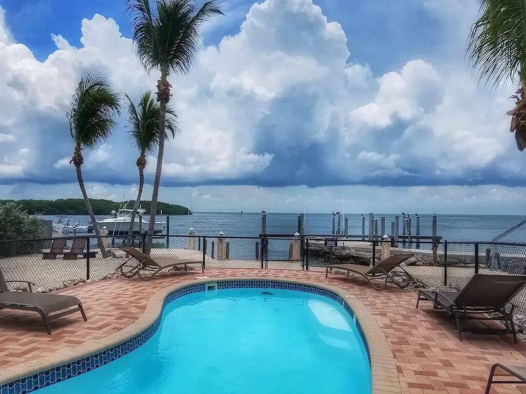 Stunning Panoramic rooftop views from this gulf side Tuscan style Villa! in Marathon, Monroe County