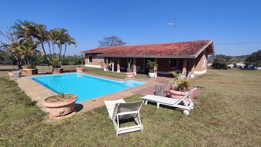 Casas e apartamentos de temporada para 14 pessoas, com balcão e piscina e ainda vista em Holambra