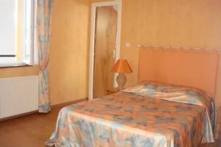 Location de vacances pour 8 personnes, avec jardin et terrasse, animaux acceptés à Coux-et-Bigaroque - 2