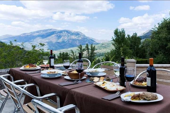 Casa rural para 6 personas, con jardín además de piscina y vistas en Los Villares