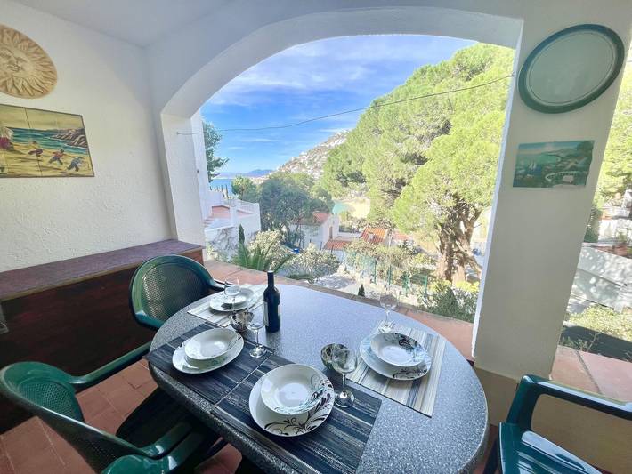 Location de vacances pour 4 personnes, avec terrasse et vue sur l’océan, adapté aux familles dans Canyelles Petites