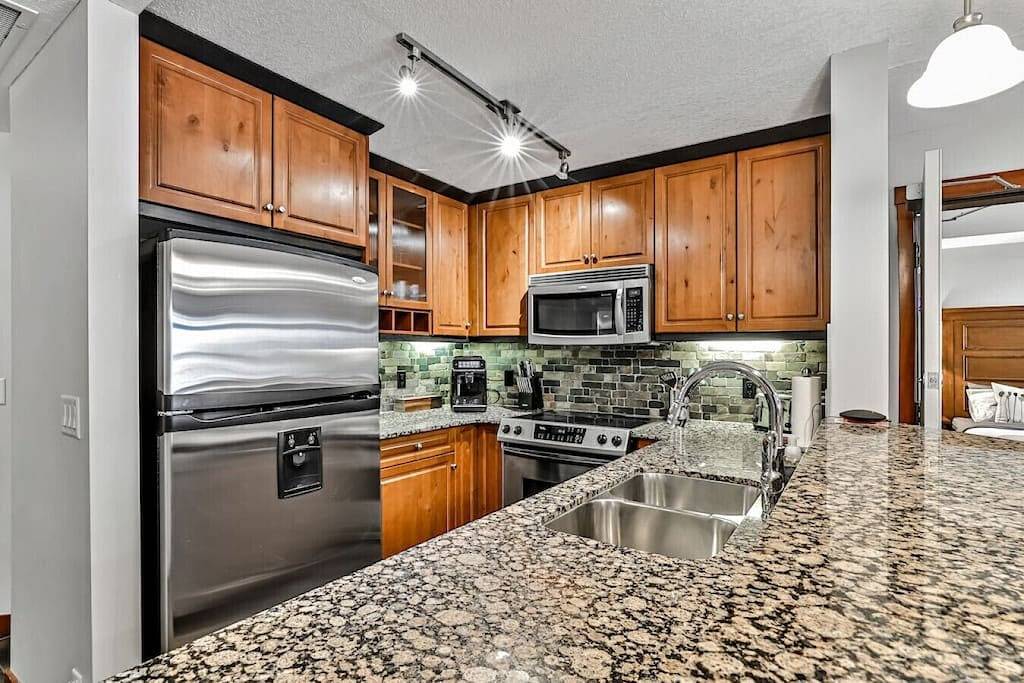 Ganze Wohnung, Spektakuläre Aussicht, Platz für bis zu 8, lokale Erfahrung! in Canmore, Banff-Nationalpark