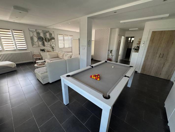 Gîte pour 10 personnes, avec jardin ainsi que piscine et terrasse dans Grièges - 3