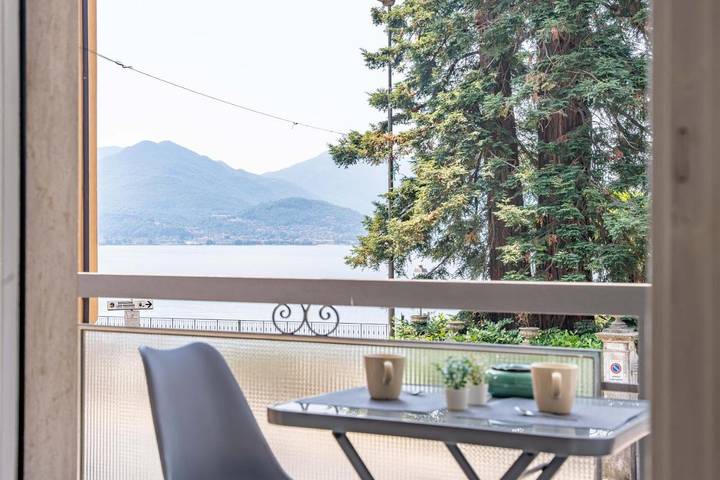 Ferienwohnung für 6 Personen, mit Balkon und Ausblick sowie Seeblick in Maccagno