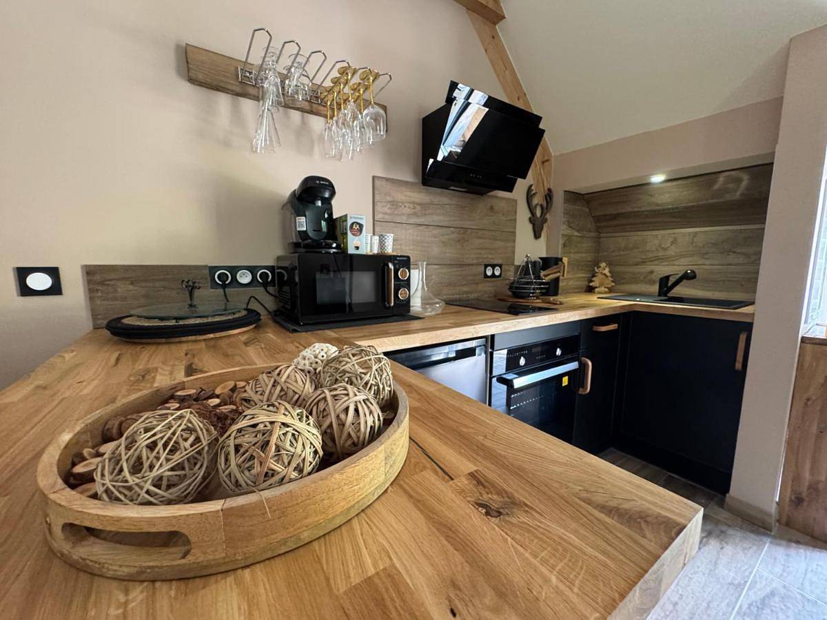 Appartement entier, One-Bedroom Apartment in Lac d'Estaing, Estaing