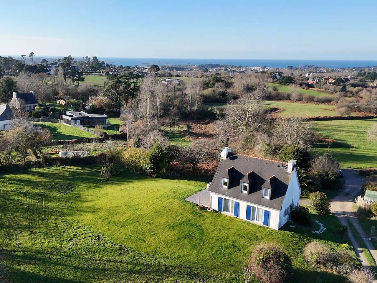 Maison rénovée, vue mer au loin, animaux Ok in Golf de Saint-Samson, Pleumeur-Bodou