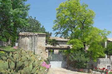 Gîte pour 10 personnes, avec terrasse et jardin, animaux acceptés à Saint-Marcel-d'Ardèche