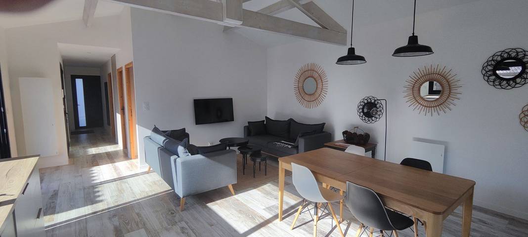 Villa pour 4 personnes, avec piscine ainsi que jardin et terrasse en Gironde