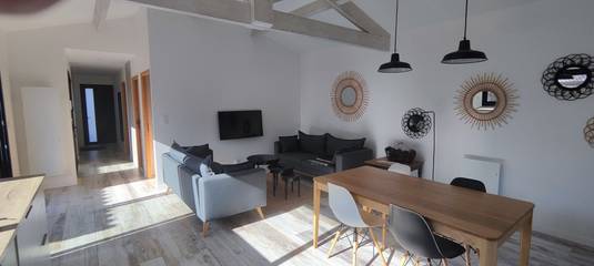 Villa pour 4 personnes, avec terrasse ainsi que piscine et jardin en Gironde