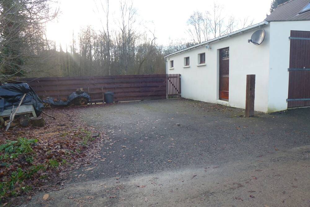 Tranquilo y una ubicación tranquila, 5.4 Cama Casa rural en dos acres de propietarios de tierra con el lago in Saint-Gonnery, Pontivy region