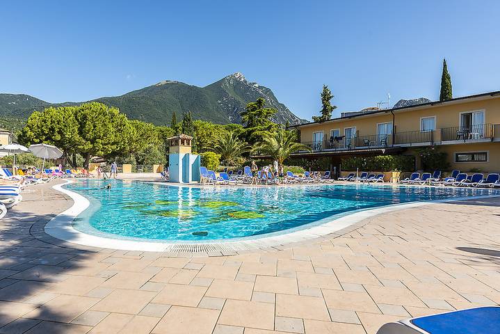 Ferienpark für 4 Personen, mit Kinderpool und Pool am Gardasee