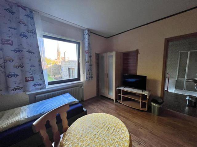 Single Room with Private Bathroom in Langenfeld, Osteifel