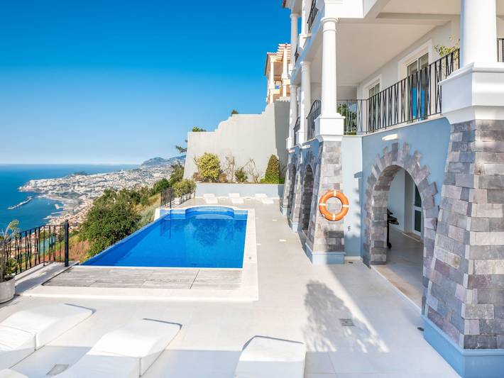 Ferienhaus für 8 Personen, mit Terrasse und Garten sowie Pool, mit Haustier - 1