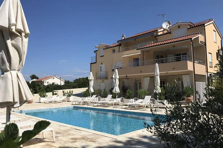 Ferienwohnung für 6 Personen, mit Garten und Terrasse sowie Pool - 1