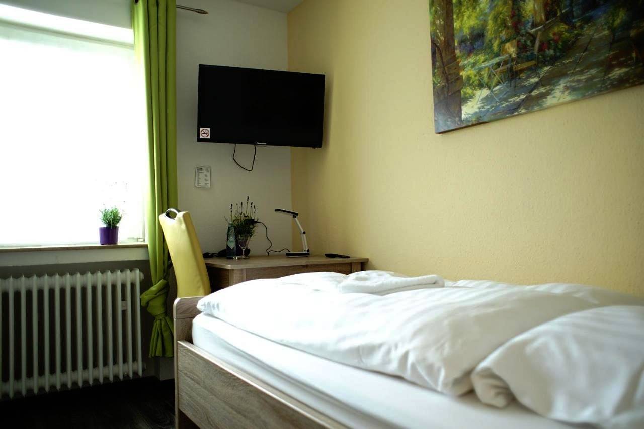 Single Room with Shared Bathroom in Würselen, Rheinland