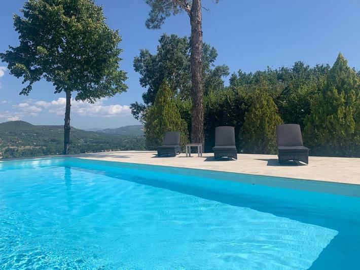 Chambre d’hôte pour 2 personnes, avec Terrasse et Jardin ainsi que Piscine et Vue