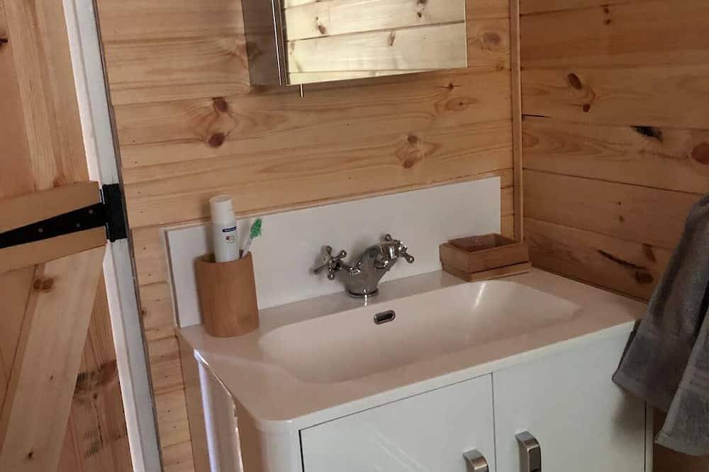 Forest retreat, 2 bed Wooden Cabin in the Lakes in Skelwith Bridge, Lake District